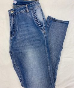 Härliga ljusa jeans med volangkant på fickan