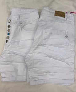 Härliga vita jeansshorts med fräcka knappar