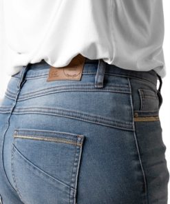 Fräcka ljusa jeans med guldsömmar på fickorna