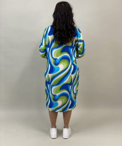 Fin mönstrad klänning i blått och grönt