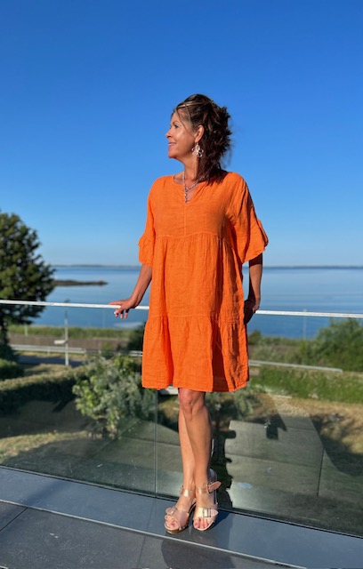 Ljuvlig orange klänning i linne