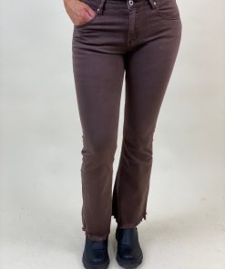 Härliga mörkbruna jeans med franskant nertill