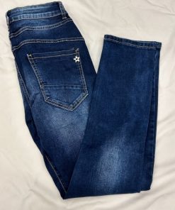 Jeans i mörk denim med lite ljusa slitningar