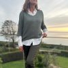 💚 Finstickad tröja i armygrön – stilren & avslappnad favorit ✨
