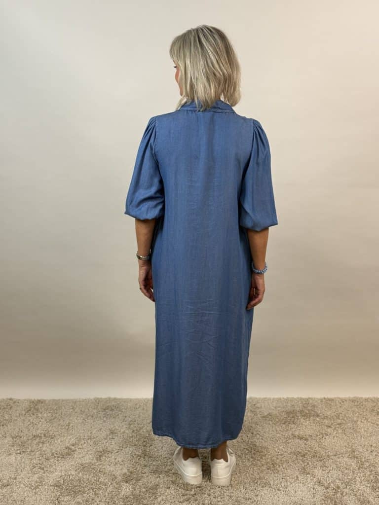 Härlig jeansklänning med puffärm