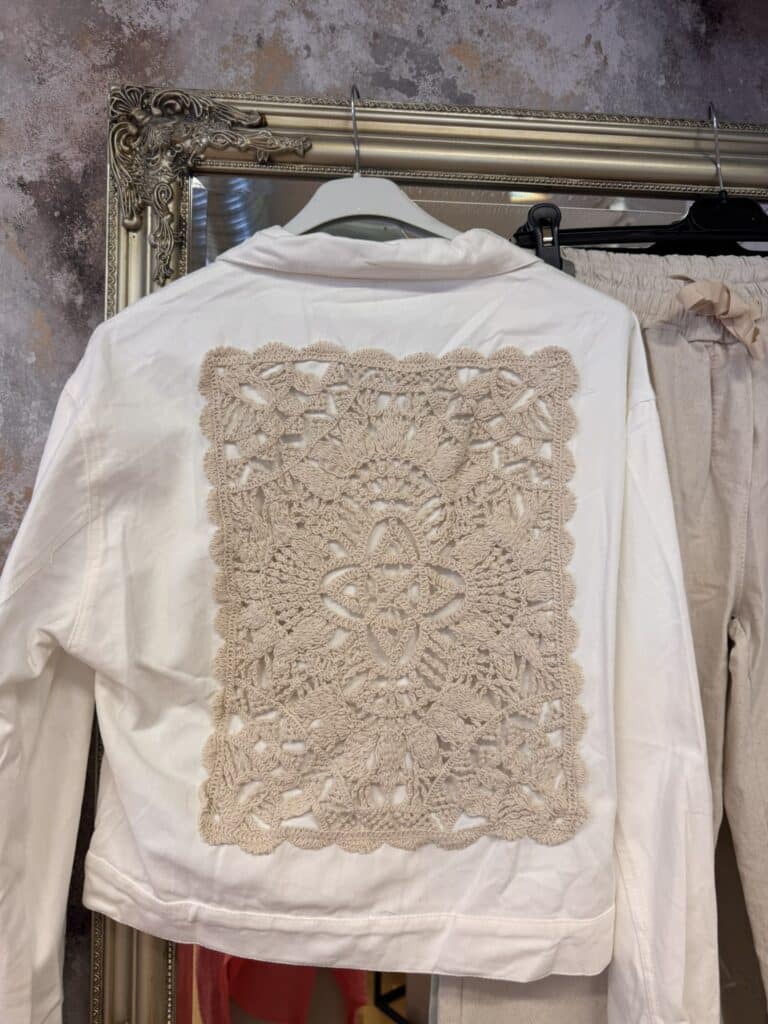 gräddvit jeansjacka