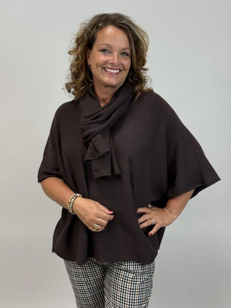 Stickad halsduk i brunt