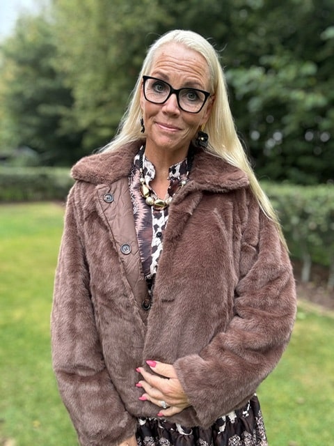 Vändbar jacka i chokladbrunt