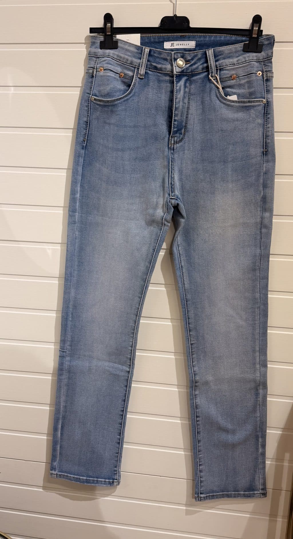 Jeans från Caramell Fashion – Straight fit, ljus denim 👖