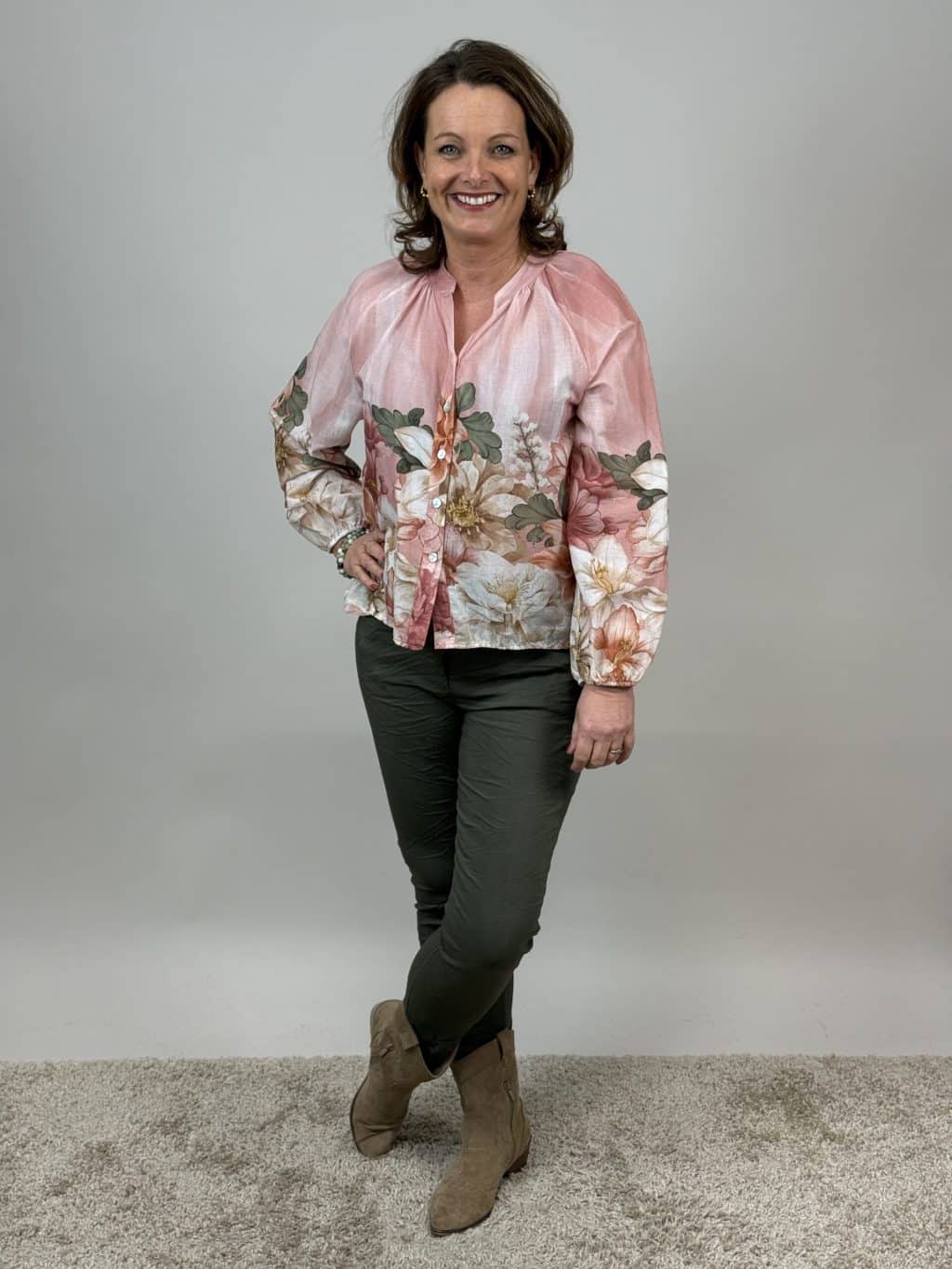 🌸 WOW-blus med blombård – feminin, mjuk & oemotståndlig! 🌸
