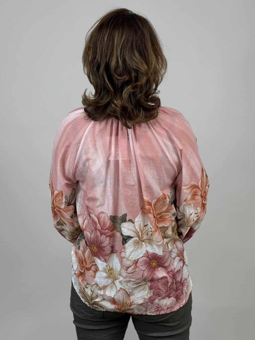 🌸 WOW-blus med blombård – feminin, mjuk & oemotståndlig! 🌸