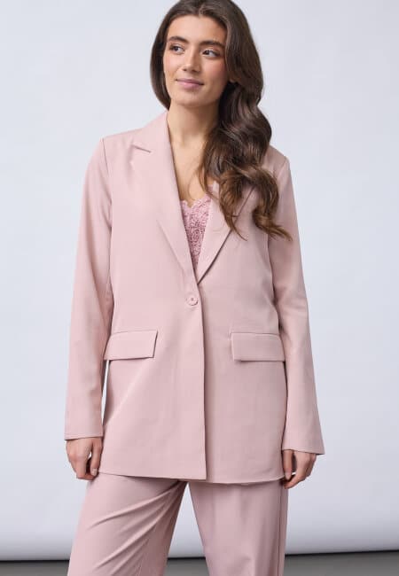 Klassisk kavaj med slagkrage – Sisters Point 💗✨