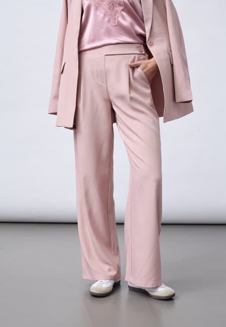 Klassiska vida byxor med pressveck – Sisters Point ✨👖