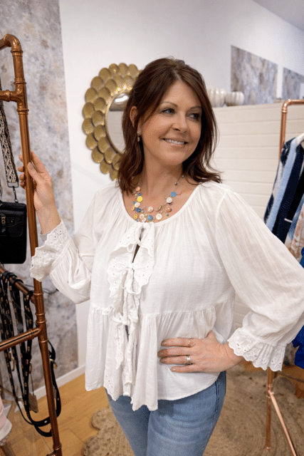 Blus med spets i vitt