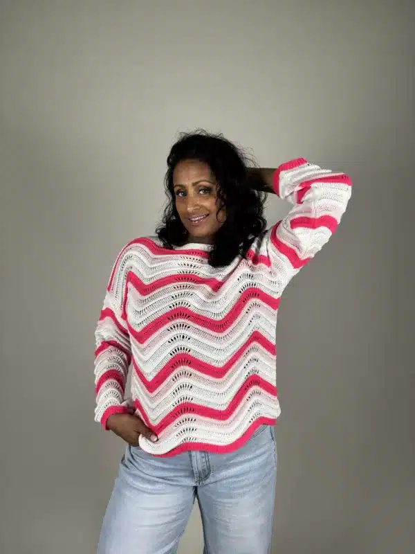 Snygg stickad tröja i zick zack mönster i rosa