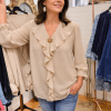 ✨ Elegant blus med volanger & gulddetalj ✨