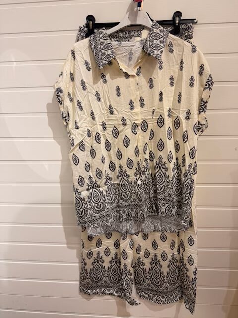 Mönstrat set i grå/beige