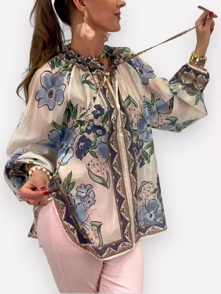 Blåblommig blus i tencel