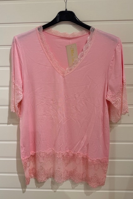 Rosa spetstopp med kort ärm