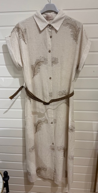 Beigemönstrad klänning i linne/viskosmix