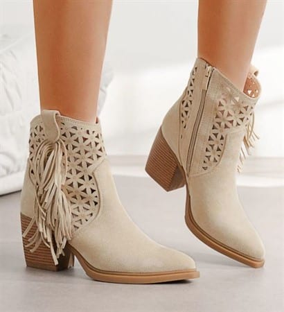 Mockaboots med hålmönster & fransar – Caramell Fashion 🤍✨👢