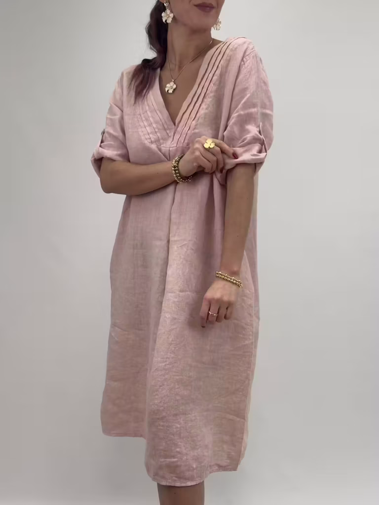 Linneklänning med v-ringning i rosa