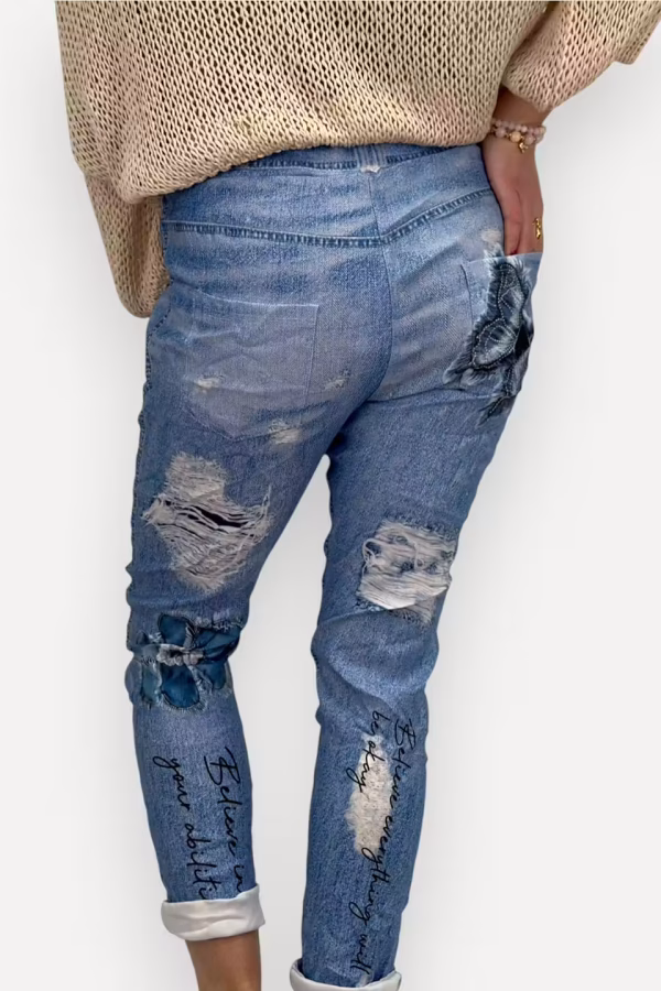 Magiska byxor med jeanstryck och slitningar