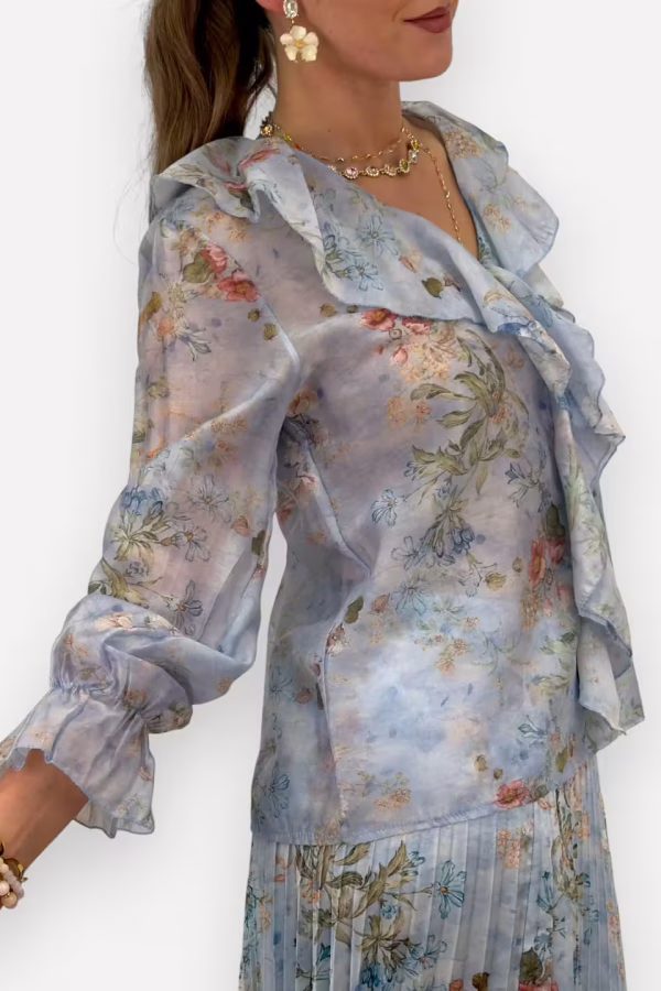 Blåblommig blus med lyster