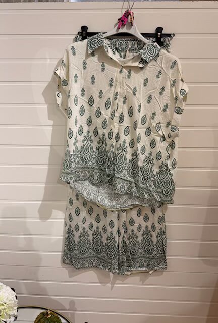 Mönstrat set i grön/beige