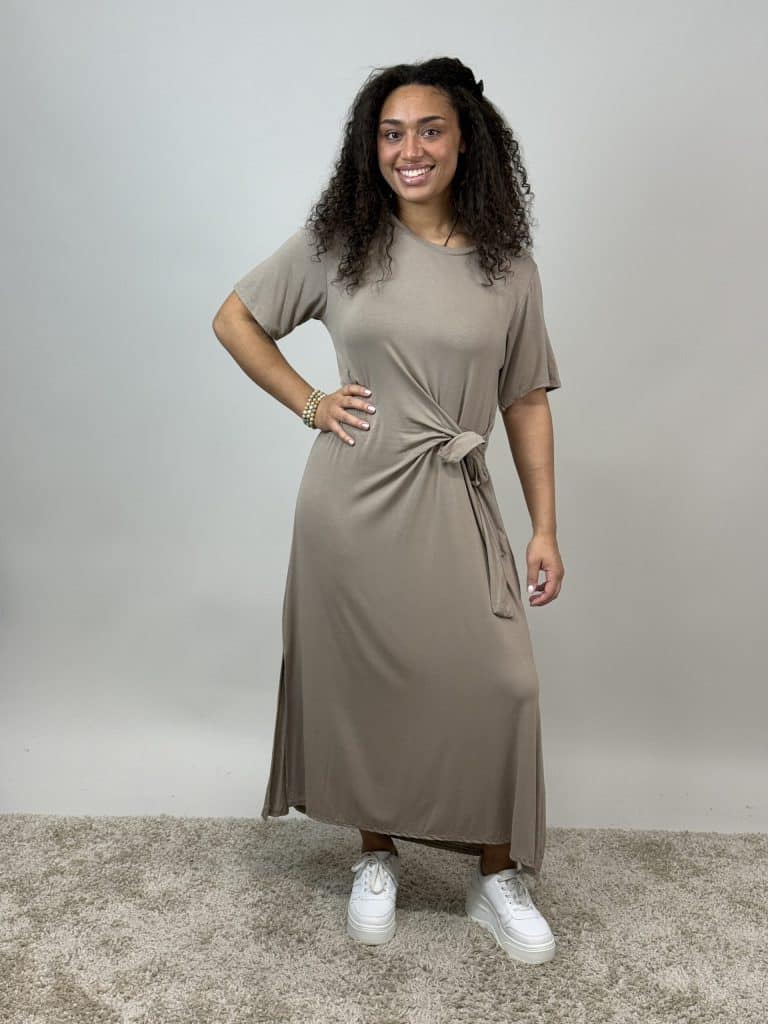 Mjuk och härlig trikåklänning i taupe