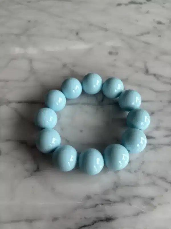 Armband med kulor i ljusblått