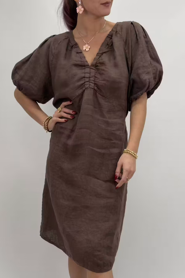 Linneklänning med puffärm i brunt