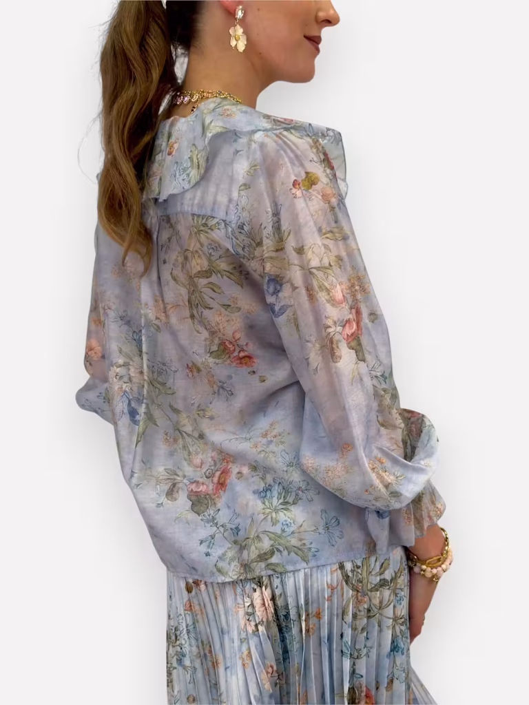 Blåblommig blus med lyster