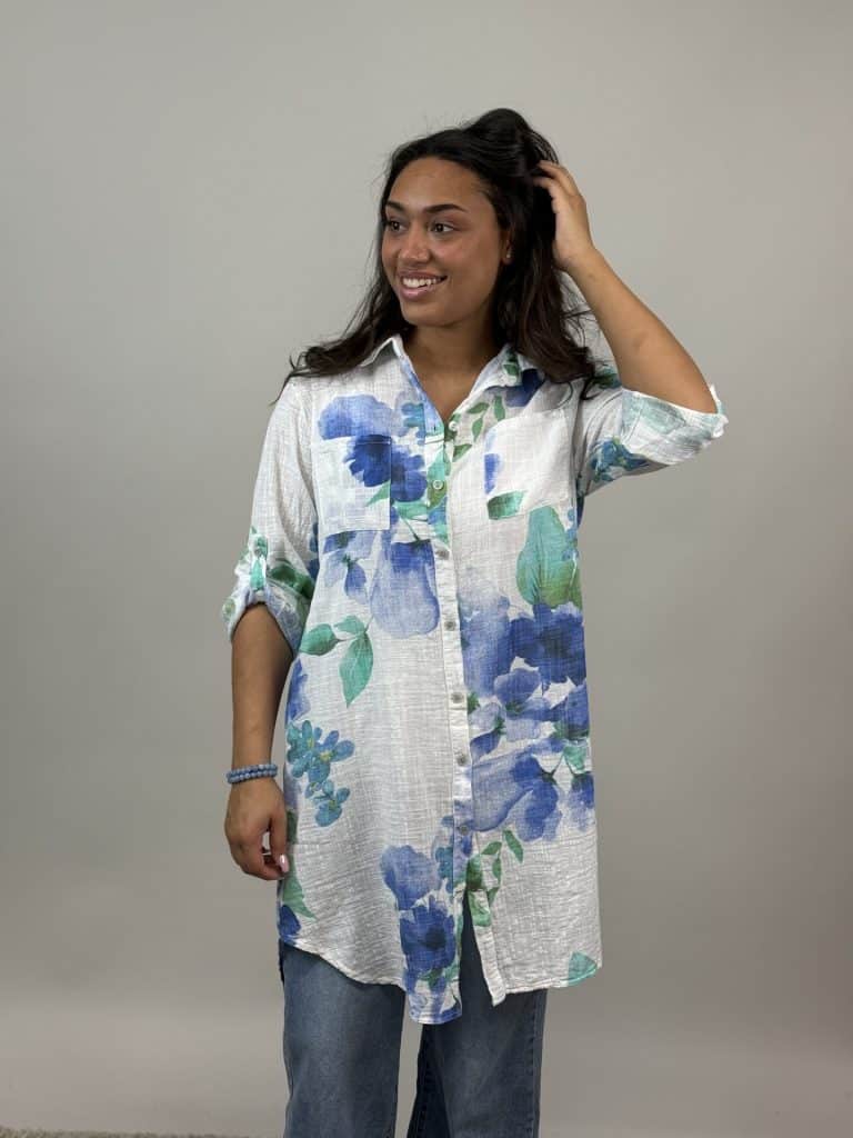 Storblommig bomullsskjorta i vitt