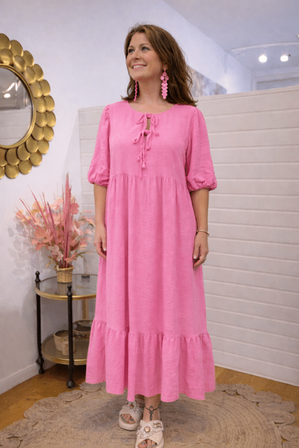 Fin viscoseklänning i bubbelgumsrosa
