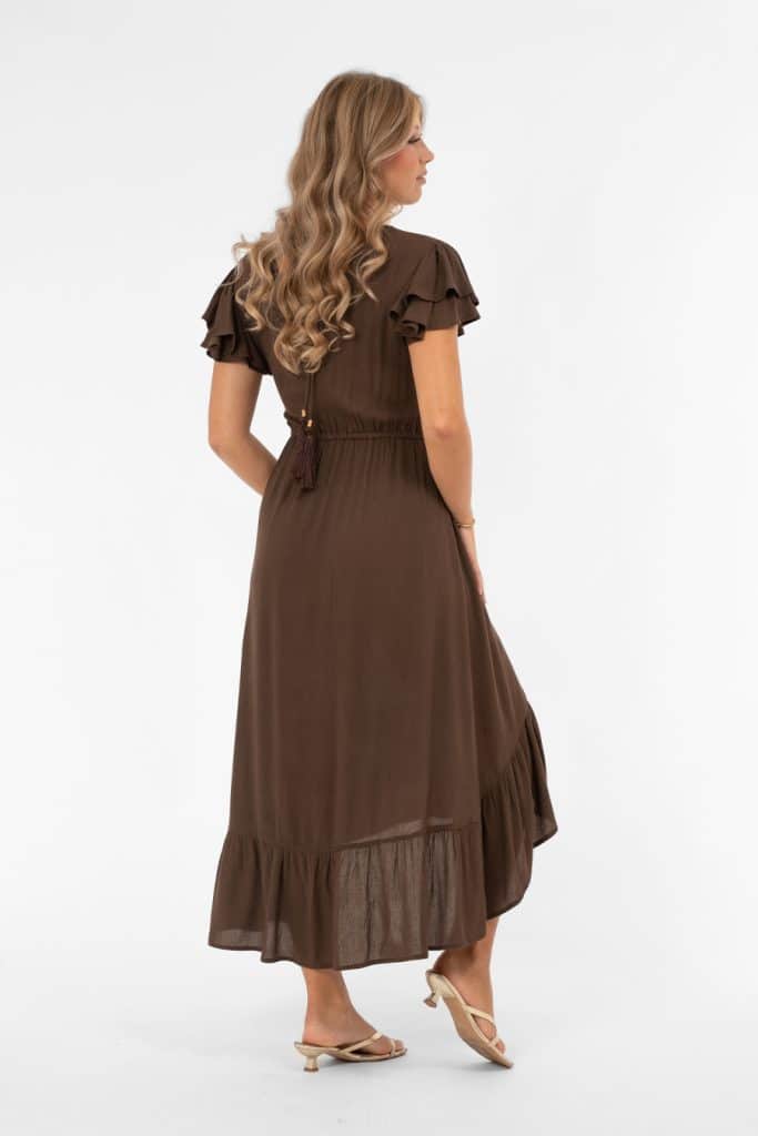Viskosklänning med v-ringning i brunt