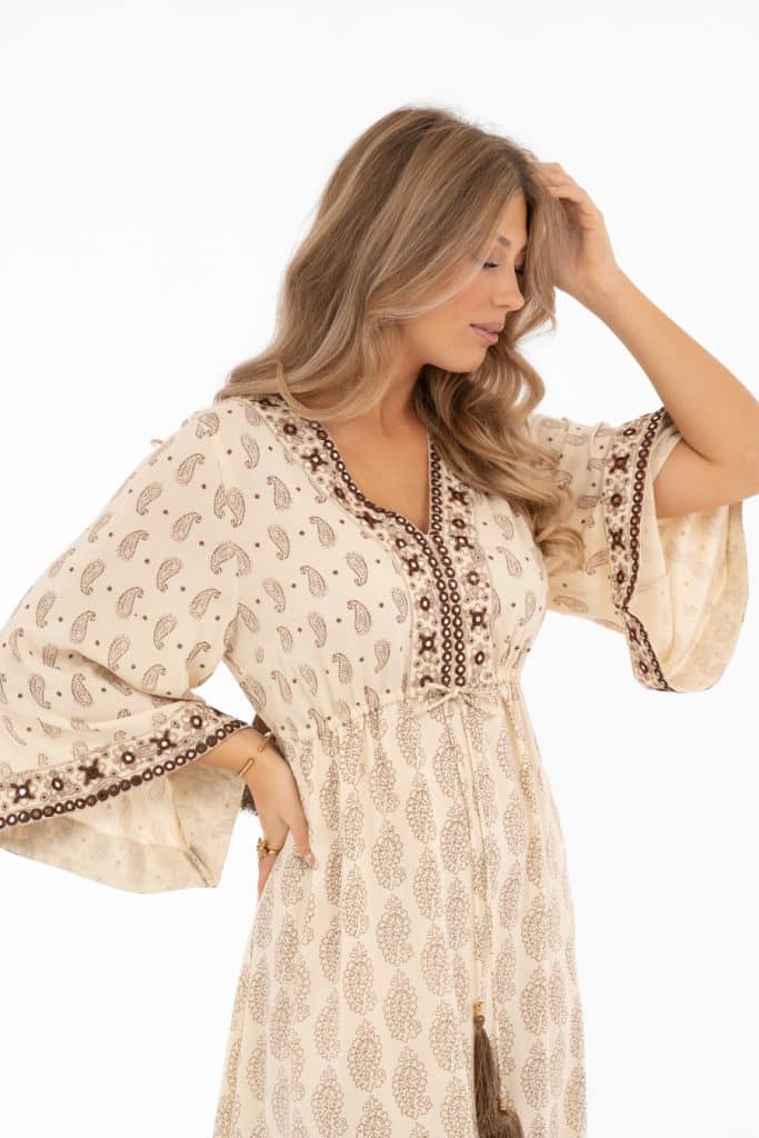 Bohemisk klänning i paisleymönster