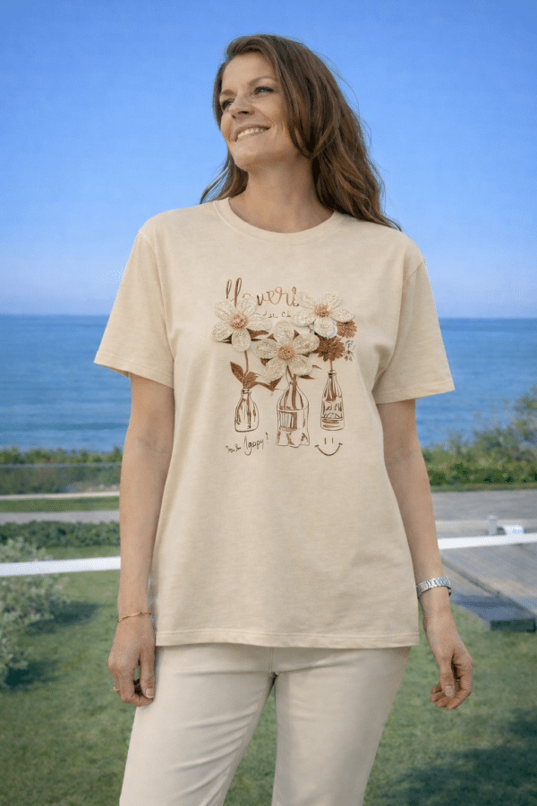 🌼 T-shirt med virkade blommor – Caramell Fashion 🌼