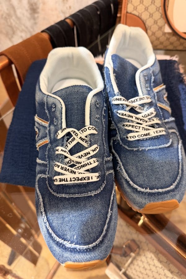 ✨ Trendiga Denim Sneakers från Caramell Fashion ✨