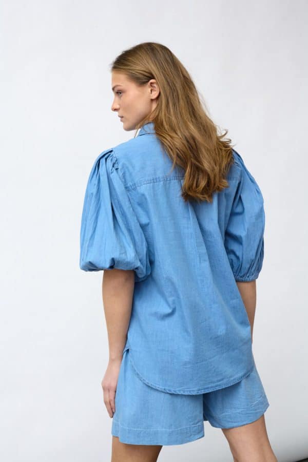 💙 Skjorta från Sister Point – klassisk med feminin twist ✨