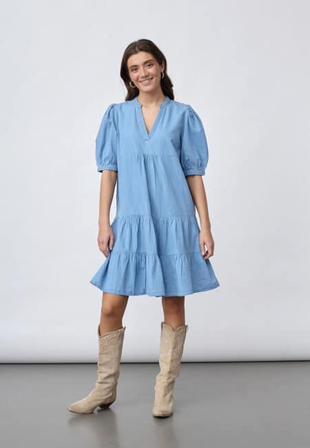 💙 Klänning från Sister Point – avslappnad & trendig i blått ✨