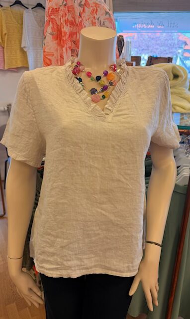 härlig linnetopp m volangkant