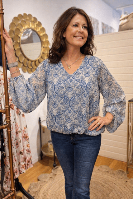 Paisleymönstrad blus i blått