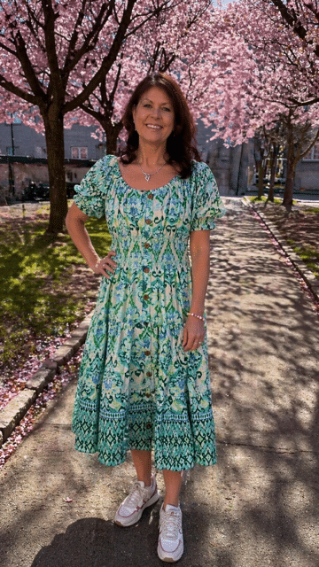 Kort grönmönstrad klänning
