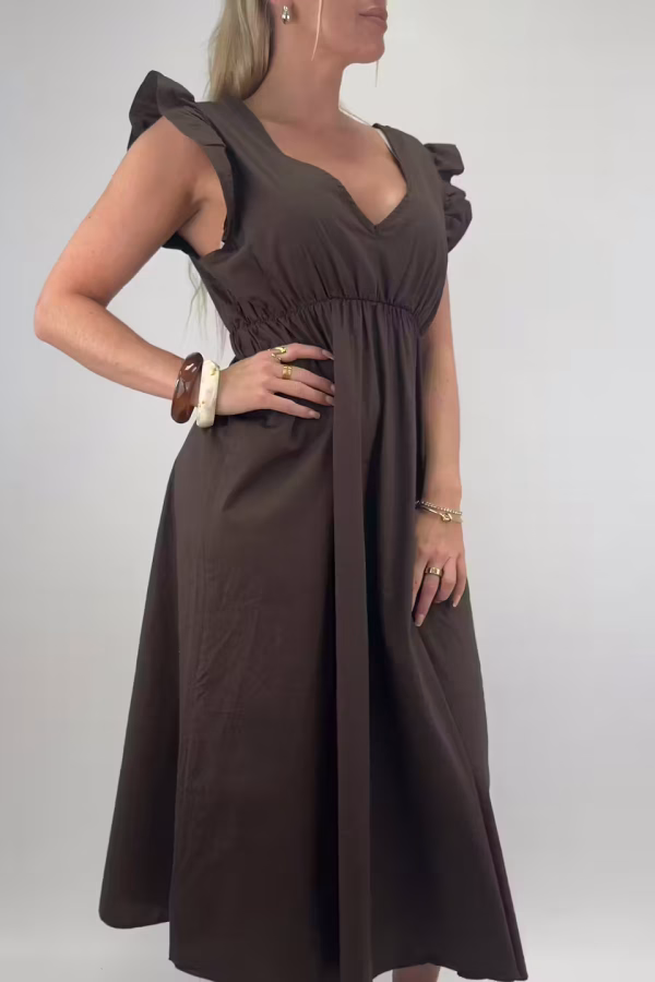 Maxiklänning i brunt med volangärm
