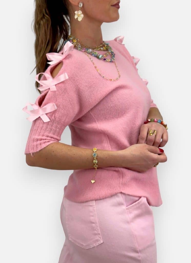 Rosa stickad tröja med rosetter