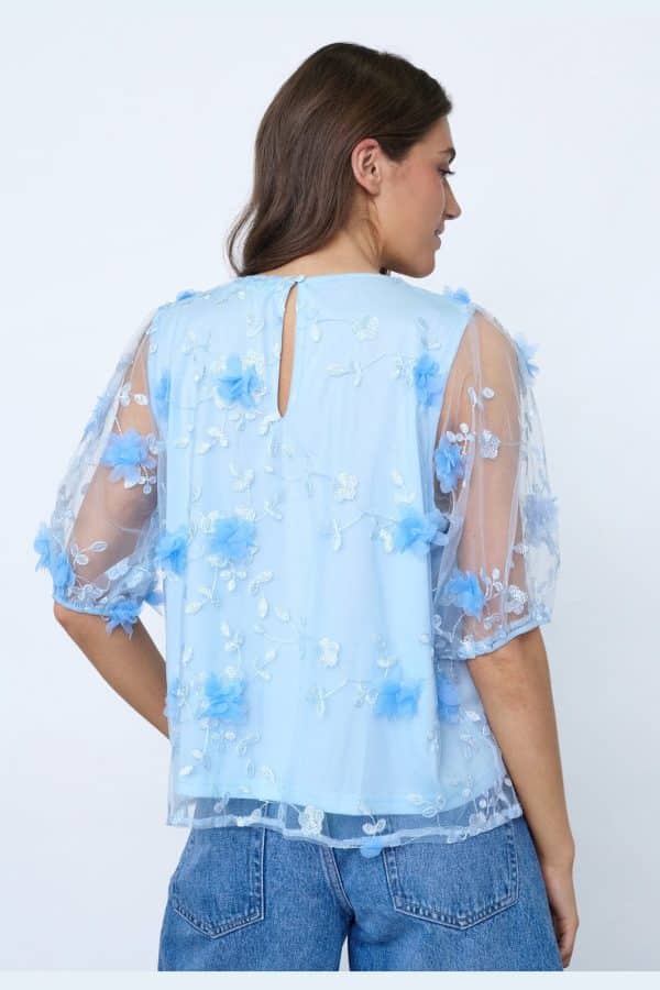 ✨ Feminin & lyxig blus från Sisters Point – ljusblå blommig meshblus med puffärmar
