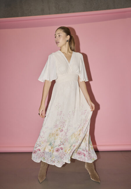 🌸 Maxiklänning från Sisters Point – feminin & somrig ✨