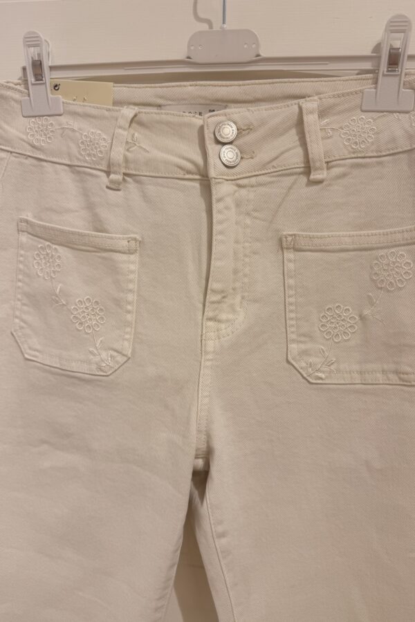 ✨ Beige stretchjeans med brodyr – Caramell Fashion