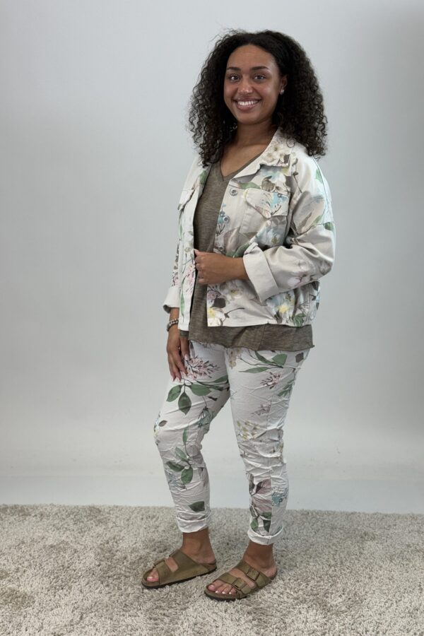 Blommig bomullsjeansjacka i beige